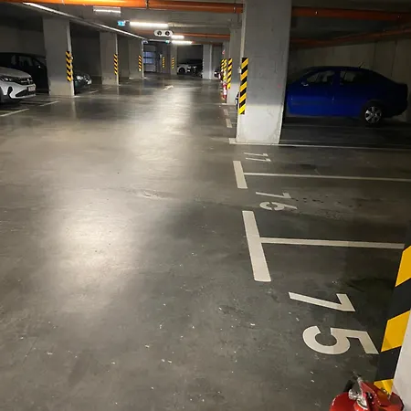 Miko, Free Garage Parking * トルナヴァ